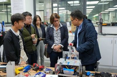 施耐德電氣供應(yīng)鏈全球高級(jí)副總裁Laure一行訪問貴州交通職業(yè)技術(shù)學(xué)院 深化校企技術(shù)交流合作